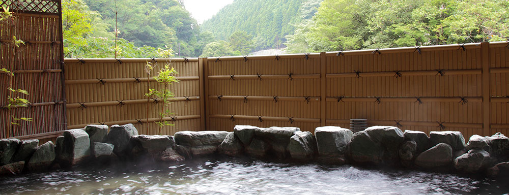 世界遺産と温泉に癒される旅